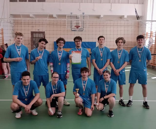 Bronzérmes lett röplabda csapatunk az Irinyi amatőr kupán