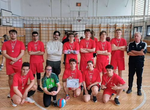 Ezüstérmes lett az amatőr vegyes röplabda csapatunk